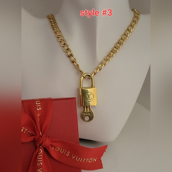 200 SERIES LOUIS VUITTON LOCK/KEY ON CHAIN - Picture 6 of 6